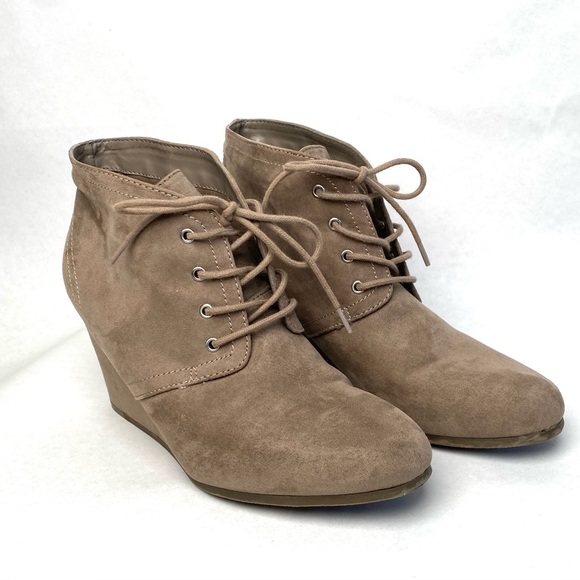 Tan Faux Suede Wedge Lace-Up Women's Booties Azlexie Size 11M - Picture 3 of 15